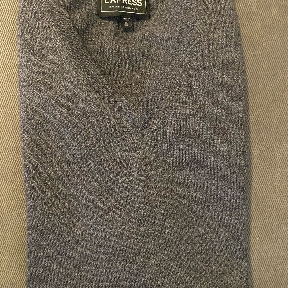 Men Express Marino wool sweater Extra Large v neck dark gray slightly used.